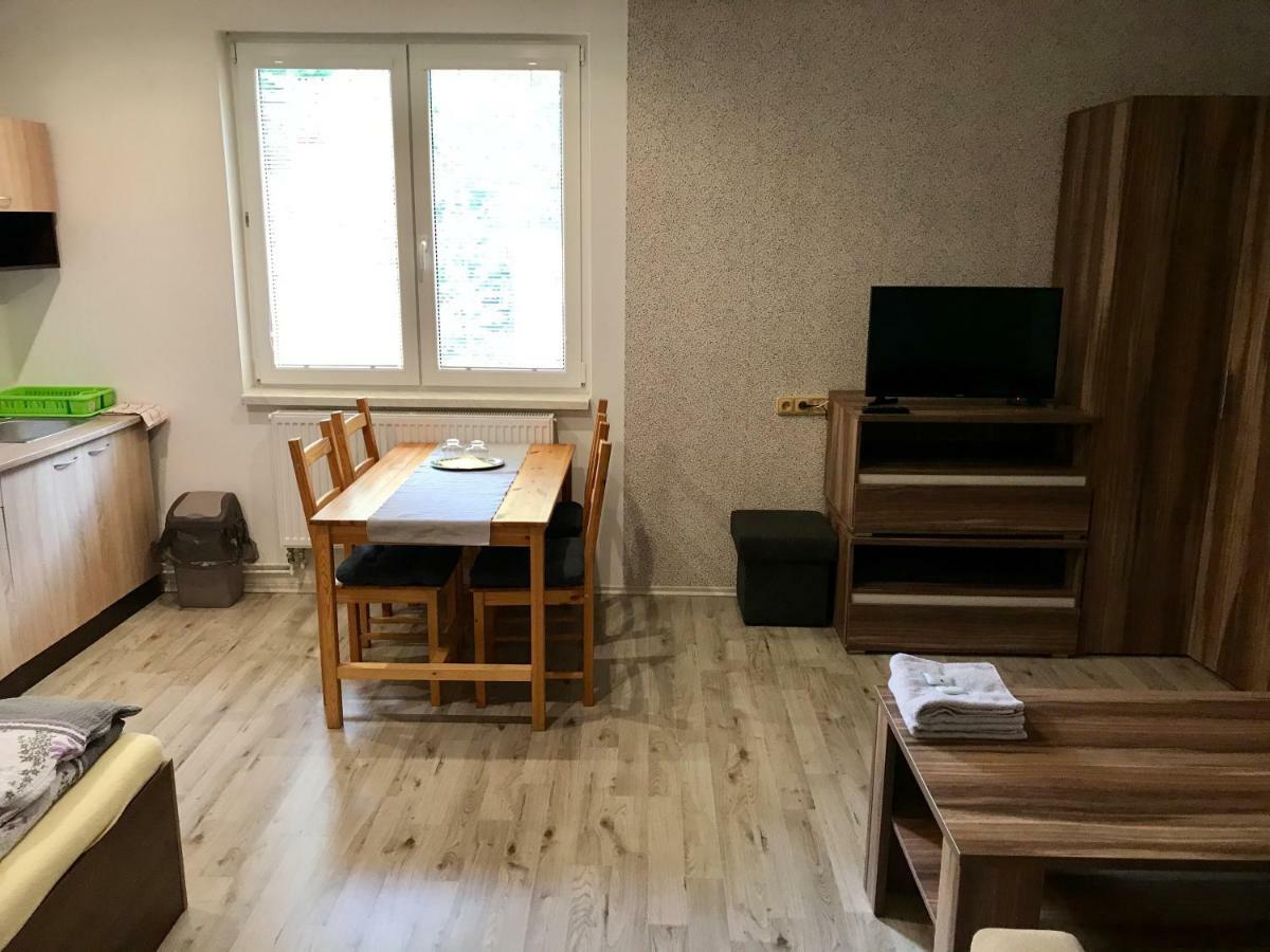 Restaurace Penzion Pod Sumarnikem Tvarozna Lhota Екстериор снимка